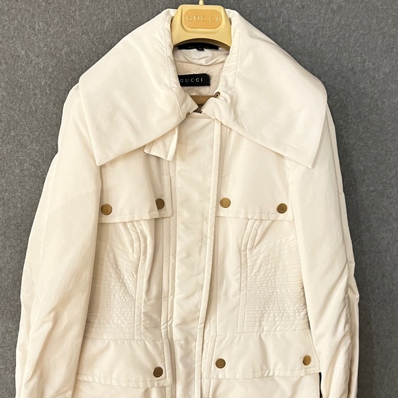 Vintage Gucci White Ski Jacket with Removable Fur Lining - Picture 2 of 13